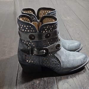 Circle G Women's Gray Blue Zip Ankle Boots with Cutout Design Size 7